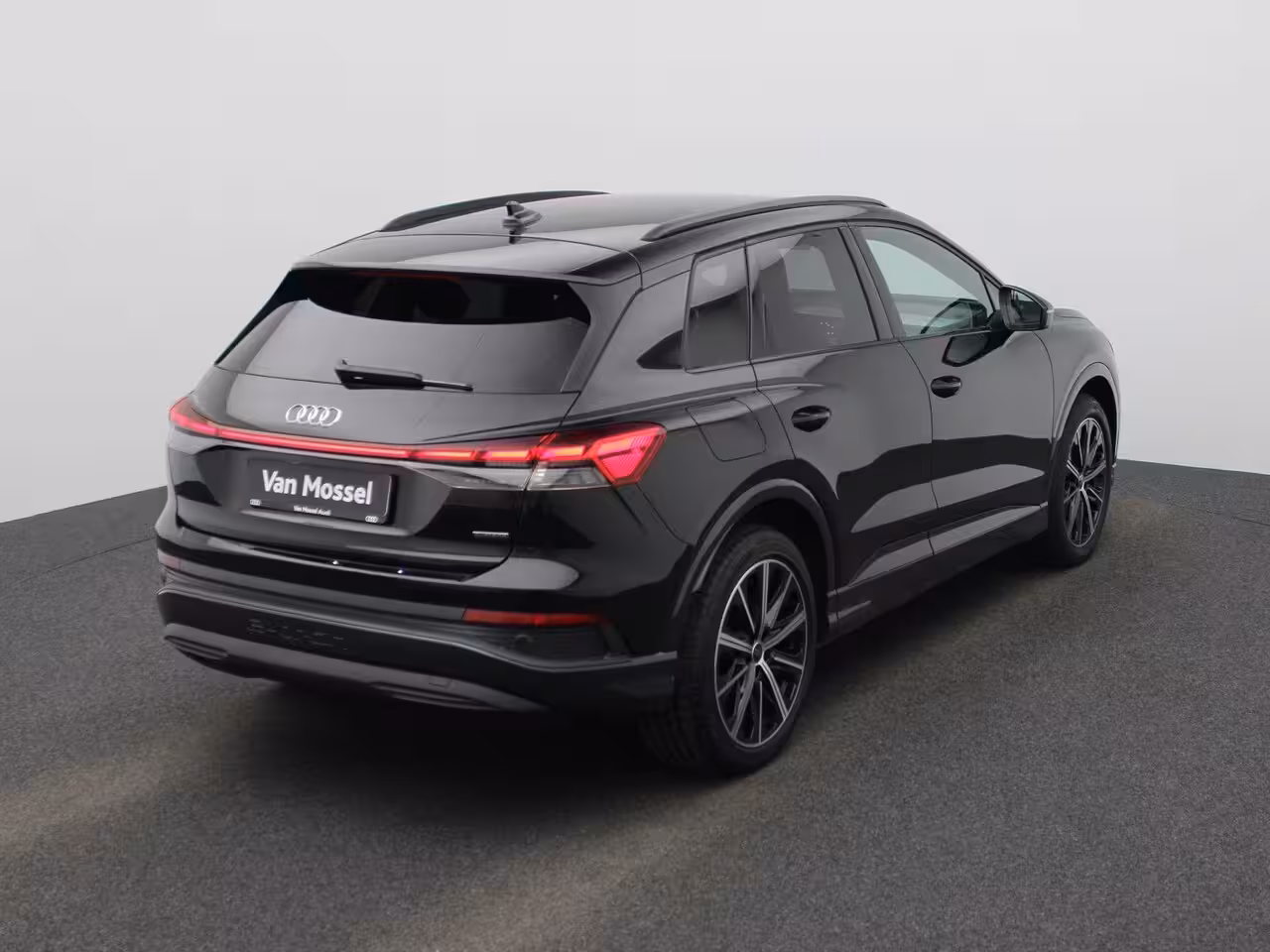 Audi Q4 e-tron 50 quattro Advanced edition 77 kWh 299 PK | Navigatie | Stoel + stuurverwarming | Comfortp