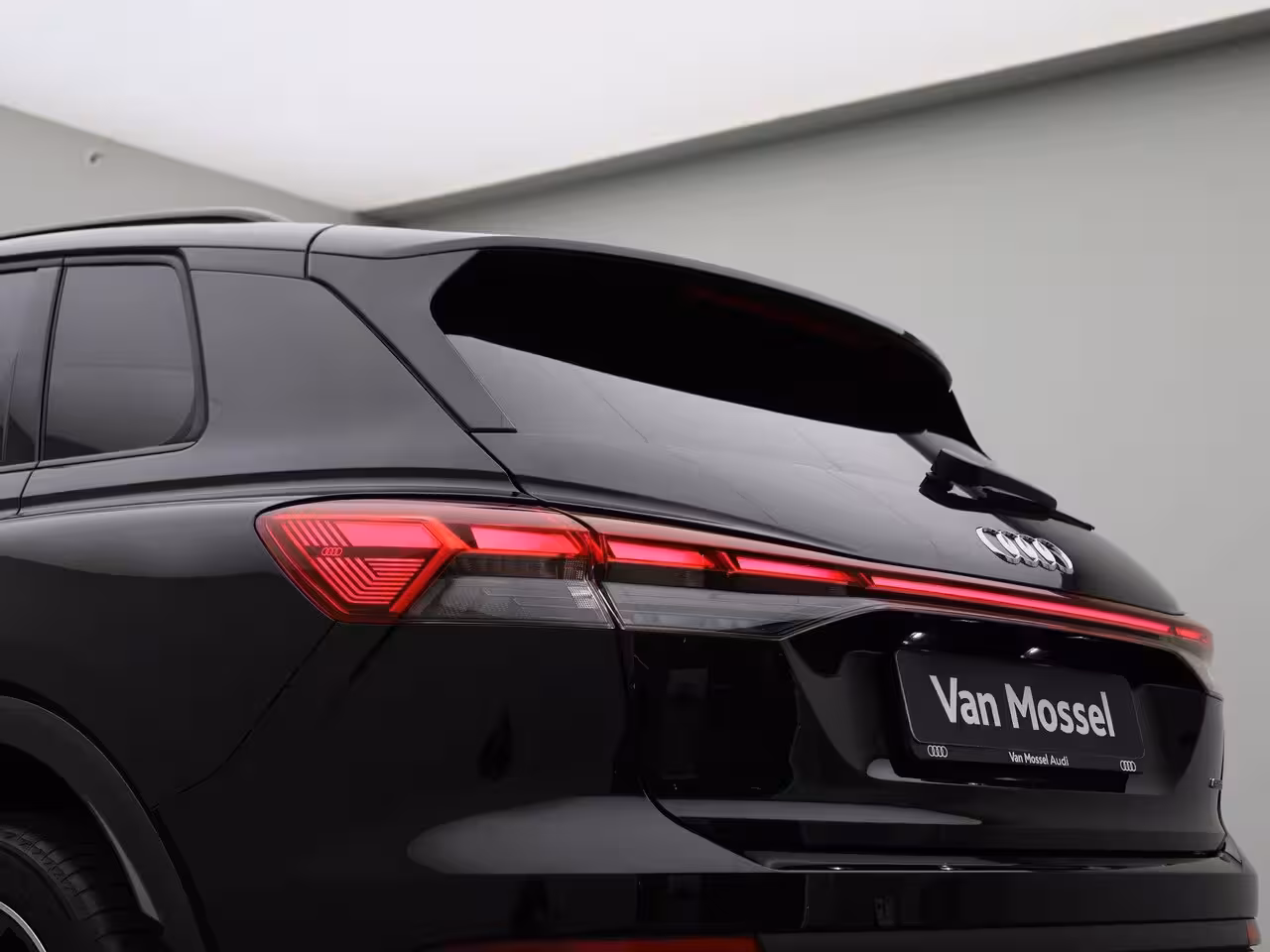 Audi Q4 e-tron 50 quattro Advanced edition 77 kWh 299 PK | Navigatie | Stoel + stuurverwarming | Comfortp