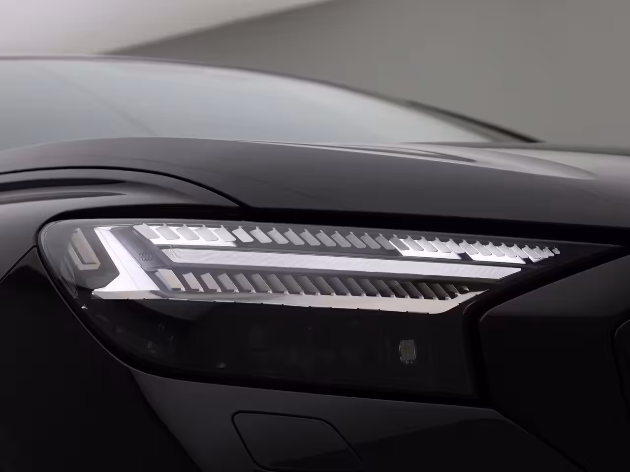 Audi Q4 e-tron 50 quattro Advanced edition 77 kWh 299 PK | Navigatie | Stoel + stuurverwarming | Comfortp