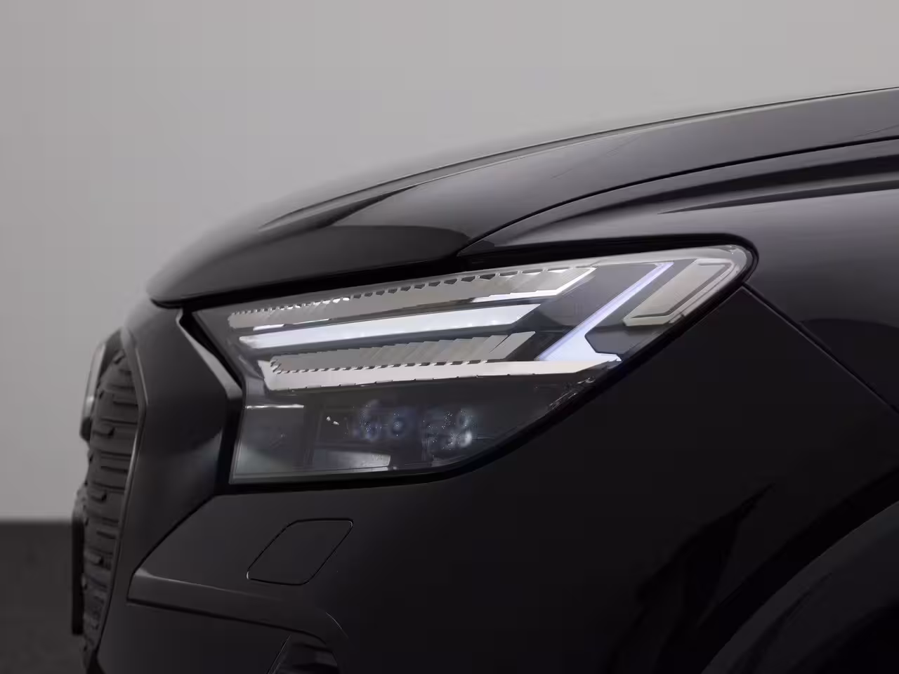 Audi Q4 e-tron 50 quattro Advanced edition 77 kWh 299 PK | Navigatie | Stoel + stuurverwarming | Comfortp
