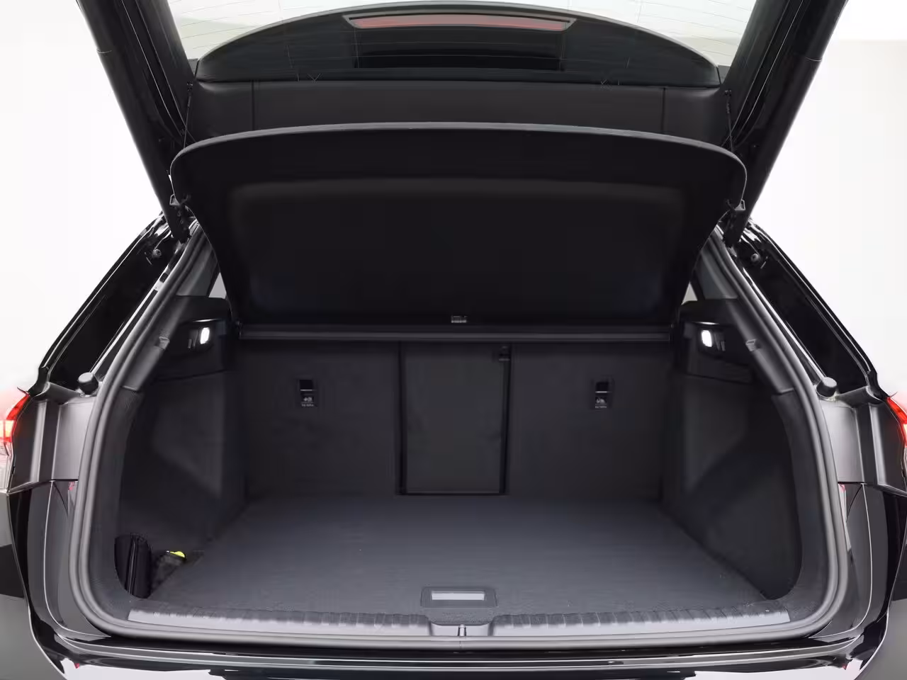 Audi Q4 e-tron 50 quattro Advanced edition 77 kWh 299 PK | Navigatie | Stoel + stuurverwarming | Comfortp