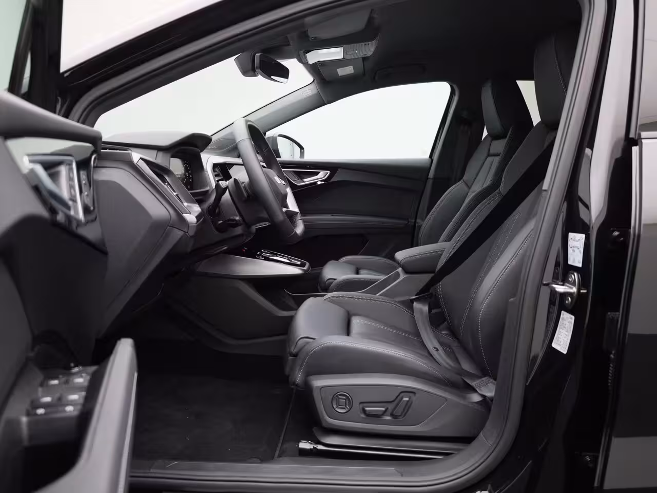 Audi Q4 e-tron 50 quattro Advanced edition 77 kWh 299 PK | Navigatie | Stoel + stuurverwarming | Comfortp