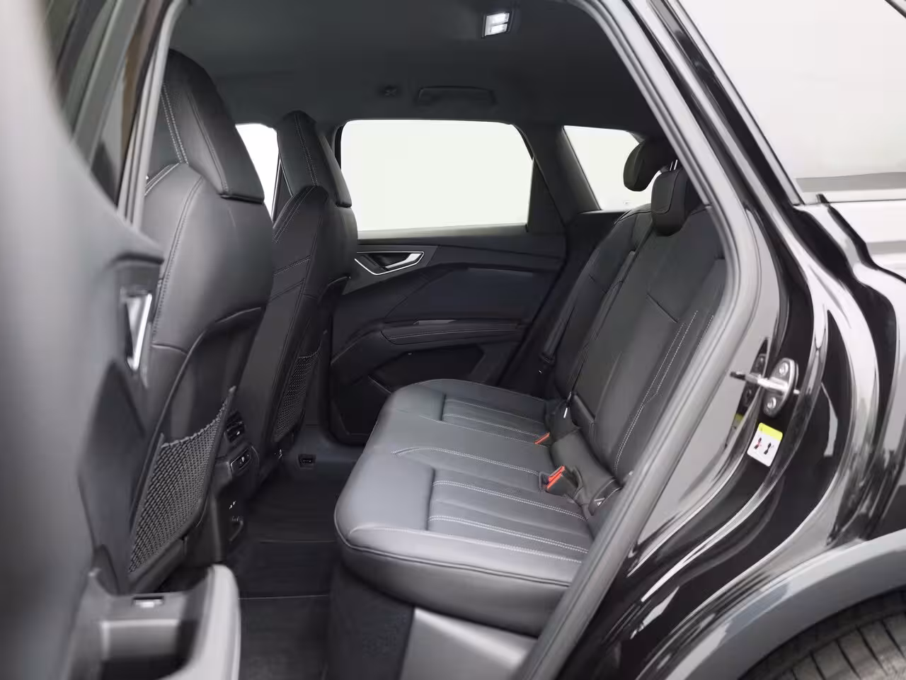 Audi Q4 e-tron 50 quattro Advanced edition 77 kWh 299 PK | Navigatie | Stoel + stuurverwarming | Comfortp