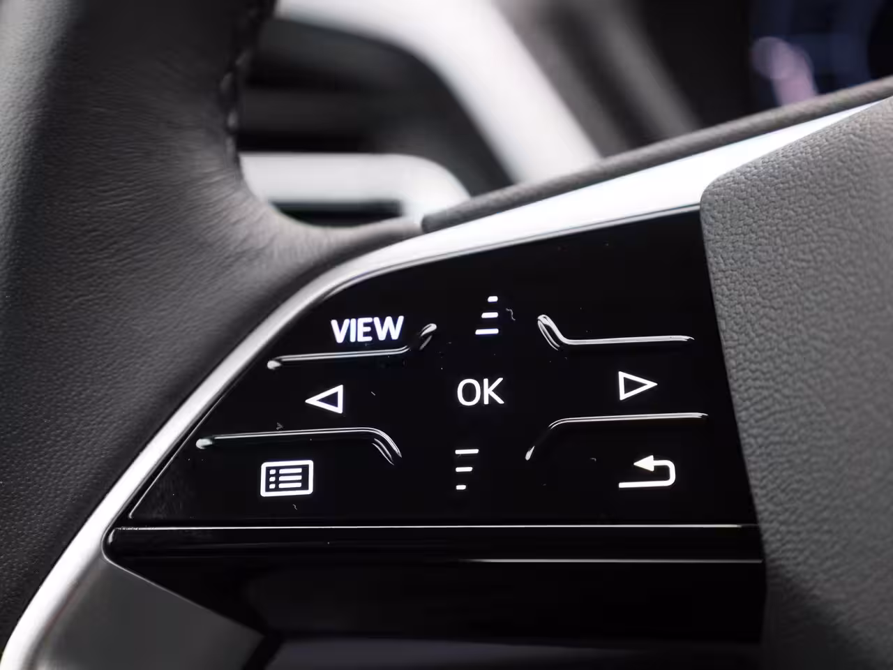 Audi Q4 e-tron 50 quattro Advanced edition 77 kWh 299 PK | Navigatie | Stoel + stuurverwarming | Comfortp