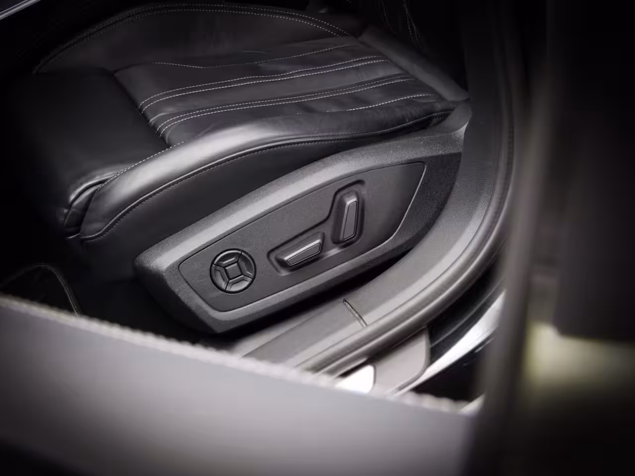 Audi A6 Avant 55 TFSI e quattro Competition S-Line Edition (MAXTON, PANO, B&O, SFEERVERLICHTING, HEAD-UP