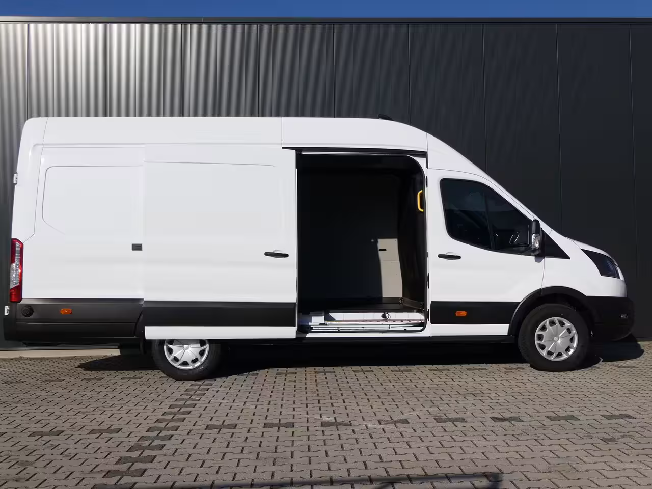 Ford Transit 350 2.0 TDCI L4H3 Trend RWD | Achterwielaandrijving | Navigatie | Stoelverwarming | CarPla