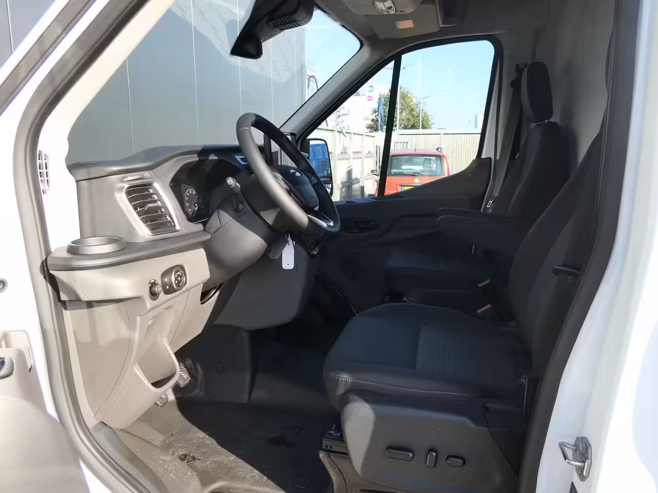 Ford Transit 350 2.0 TDCI L4H3 Trend RWD | Achterwielaandrijving | Navigatie | Stoelverwarming | CarPla