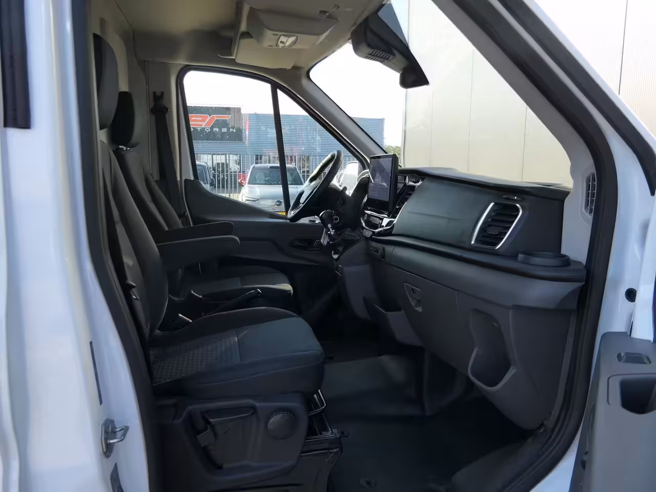 Ford Transit 350 2.0 TDCI L4H3 Trend RWD | Achterwielaandrijving | Navigatie | Stoelverwarming | CarPla