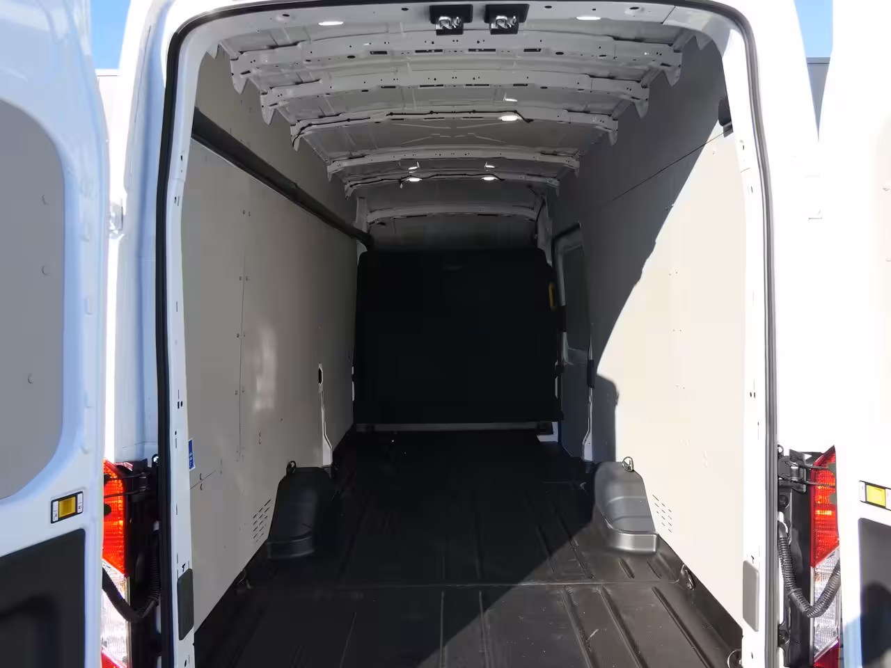 Ford Transit 350 2.0 TDCI L4H3 Trend RWD | Achterwielaandrijving | Navigatie | Stoelverwarming | CarPla