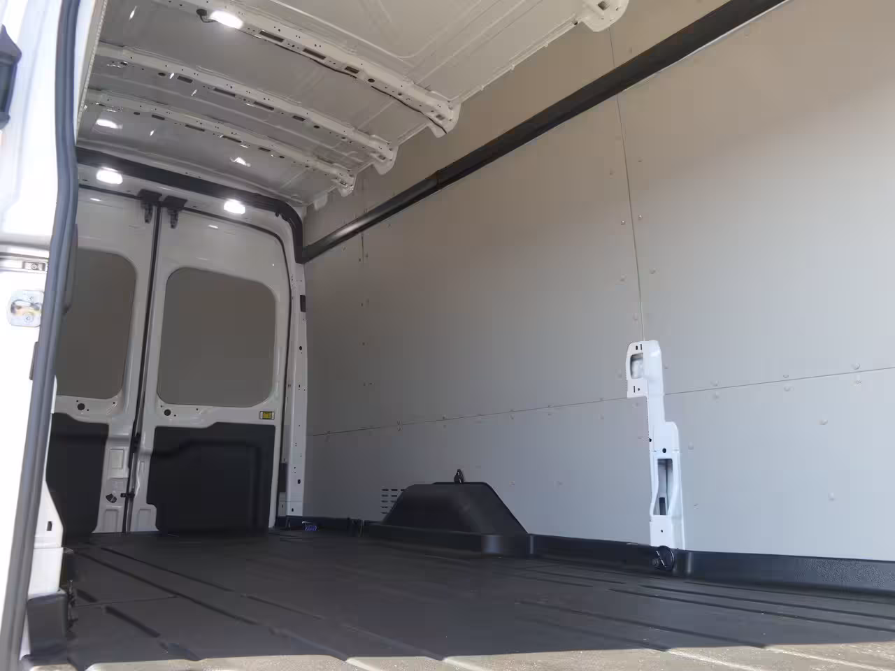Ford Transit 350 2.0 TDCI L4H3 Trend RWD | Achterwielaandrijving | Navigatie | Stoelverwarming | CarPla