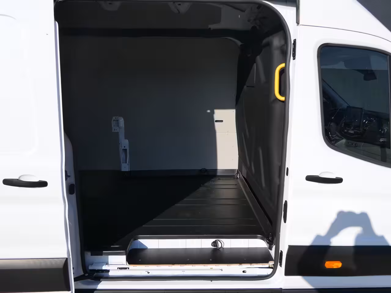 Ford Transit 350 2.0 TDCI L4H3 Trend RWD | Achterwielaandrijving | Navigatie | Stoelverwarming | CarPla