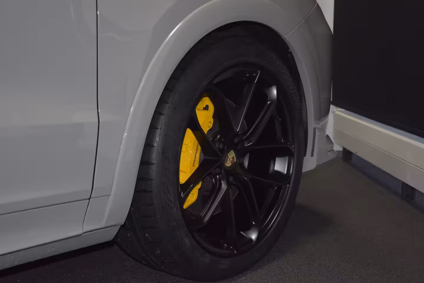 Porsche Cayenne Coupé 3.0 E-Hybrid TURBO GT 470pk | BIJRIJDERSDISPLAY | SPORTUITLAAT | PANODAK