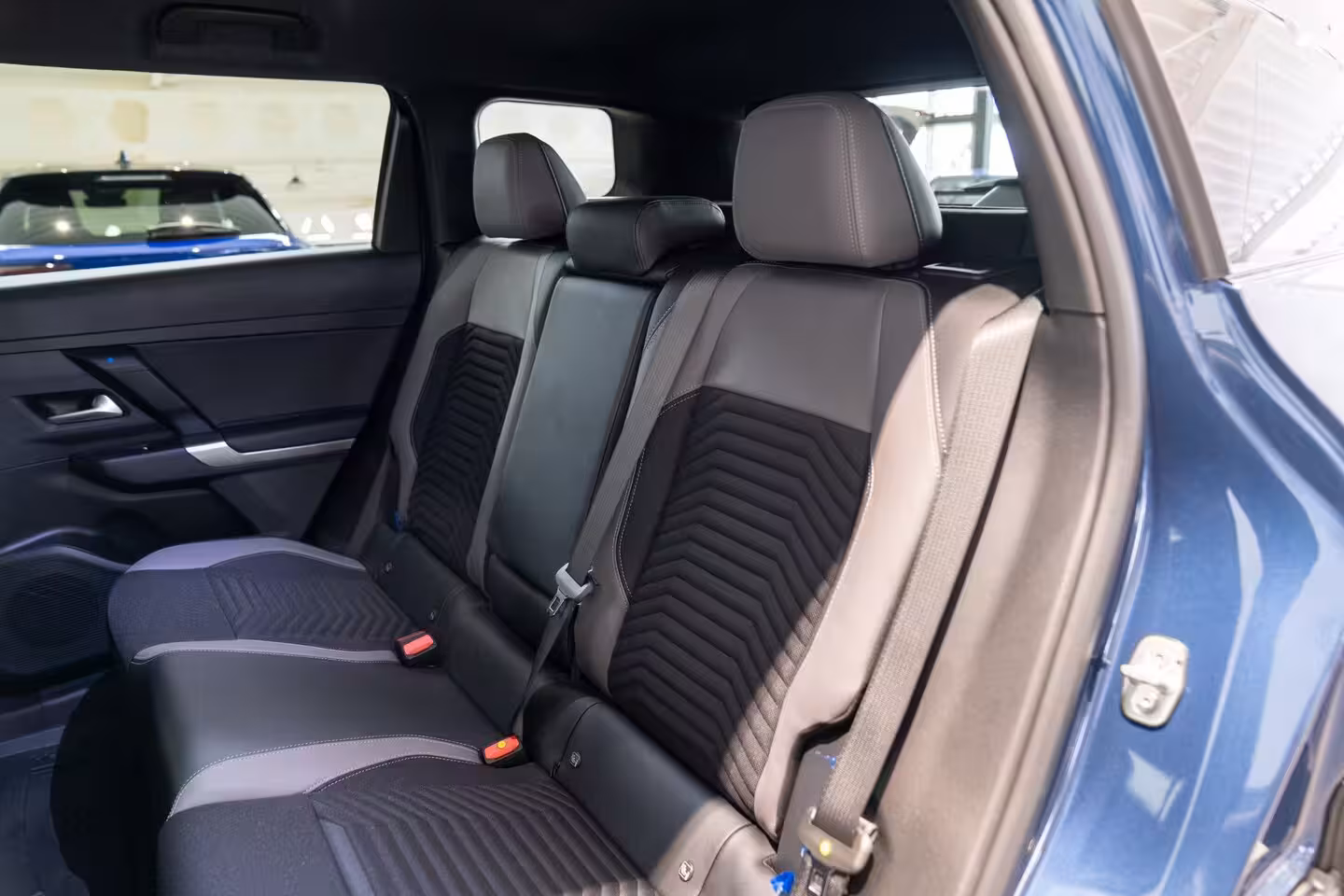 Jeep Compass Summit | Privacy Glass