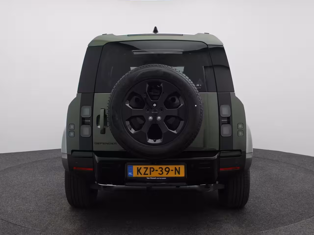 Land Rover Defender 110 2.0 P300e 110 Forest Edition