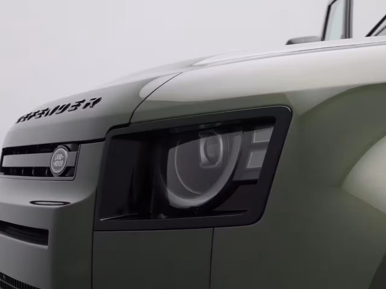 Land Rover Defender 110 2.0 P300e 110 Forest Edition