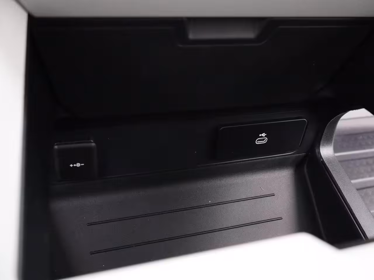 Land Rover Defender 110 2.0 P300e 110 Forest Edition