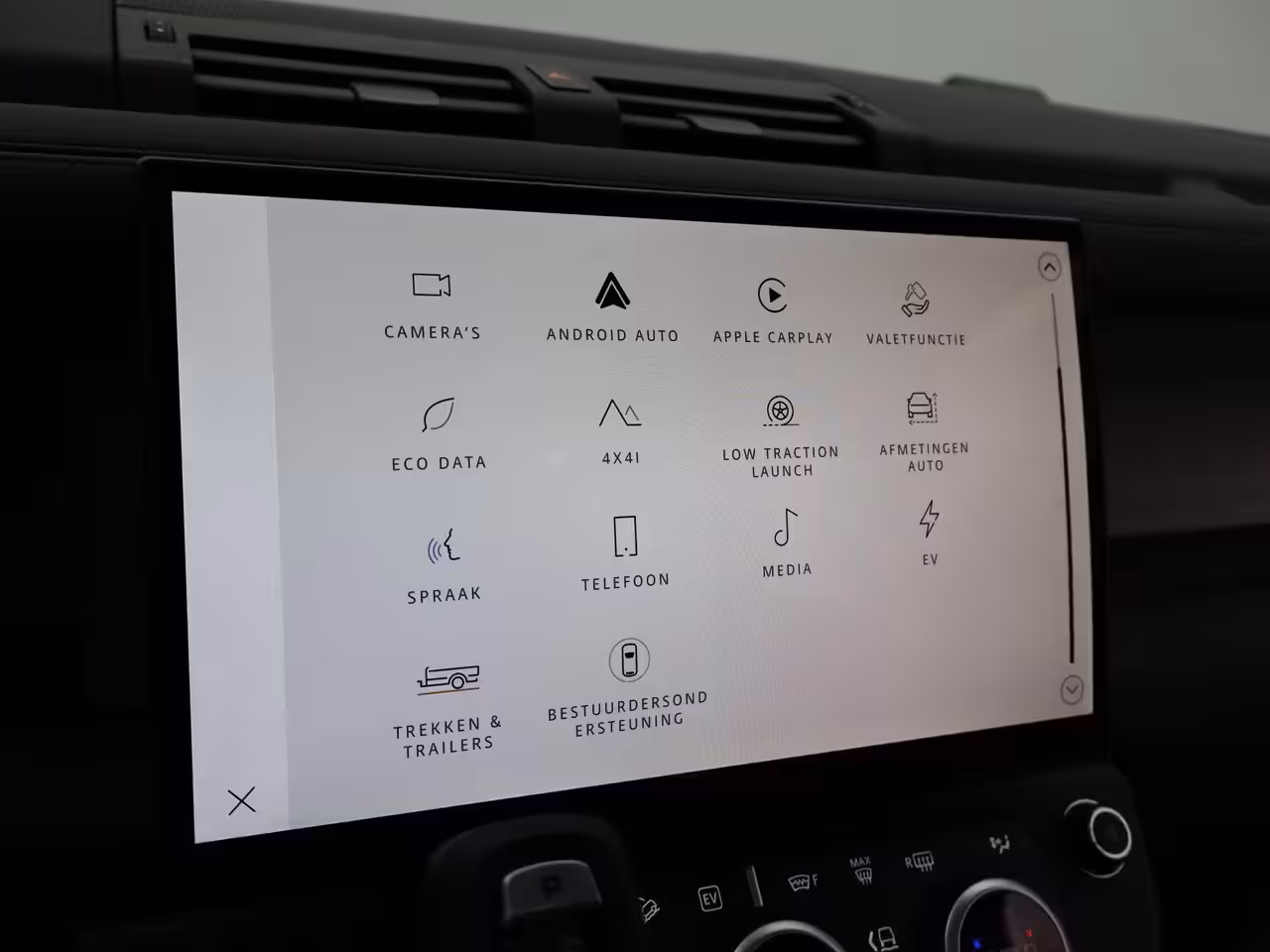 Land Rover Defender 110 2.0 P300e 110 Forest Edition