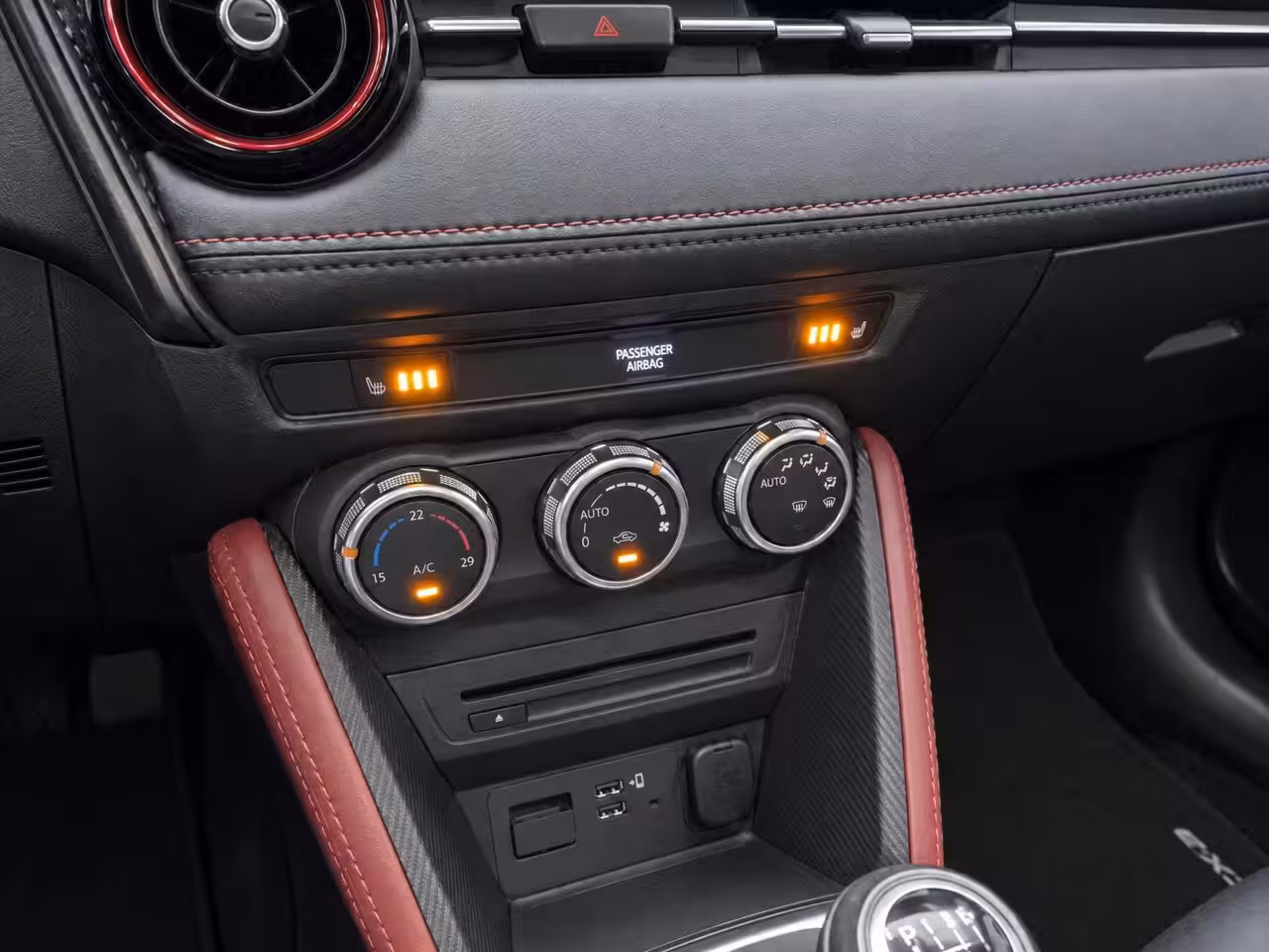 Mazda CX-3 2.0 SkyActiv-G 120 GT-M Trekhaak | HUD | Stoelverwarming | Navigatie | Lichtmetaal | Dodeh