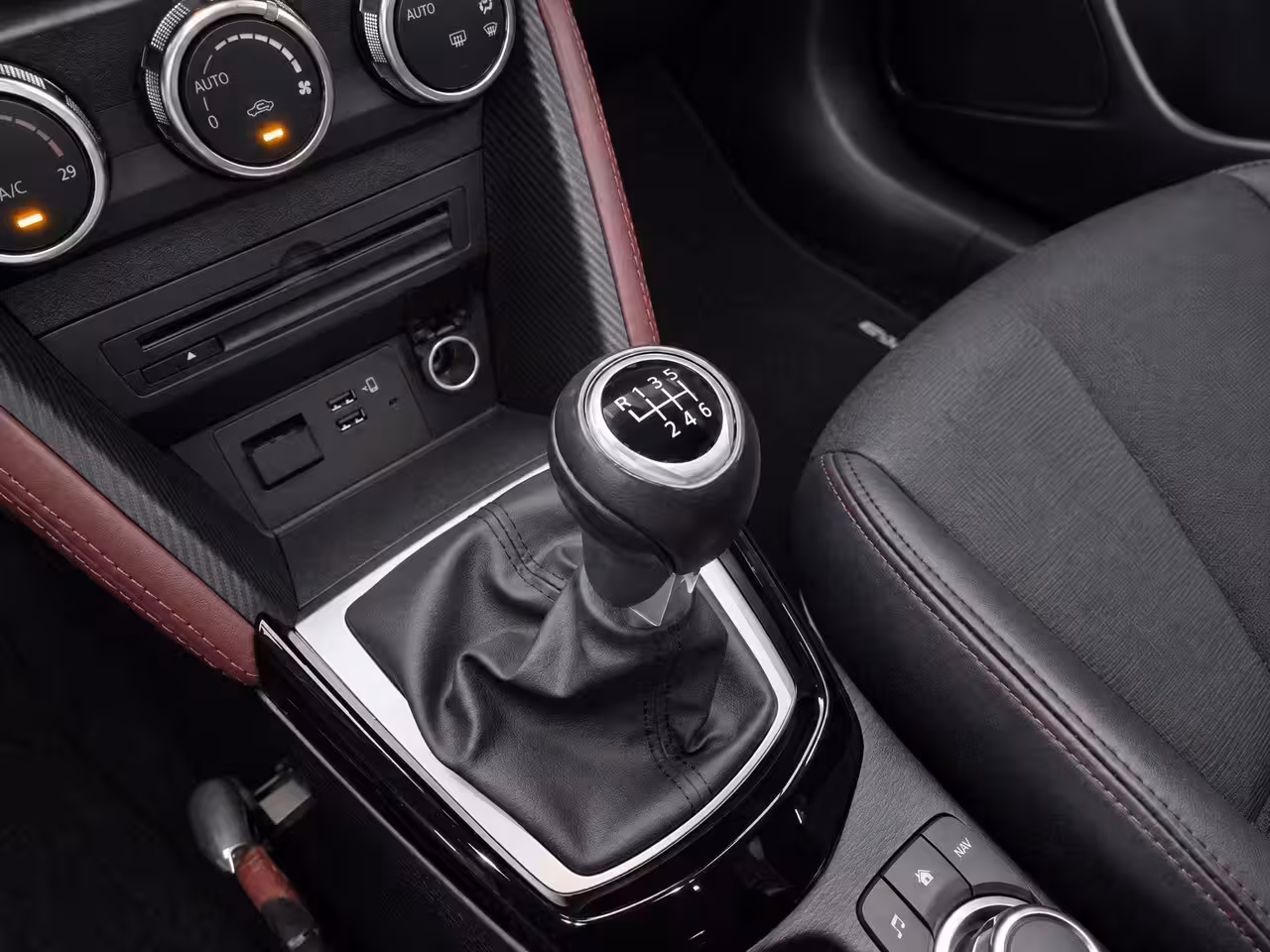 Mazda CX-3 2.0 SkyActiv-G 120 GT-M Trekhaak | HUD | Stoelverwarming | Navigatie | Lichtmetaal | Dodeh