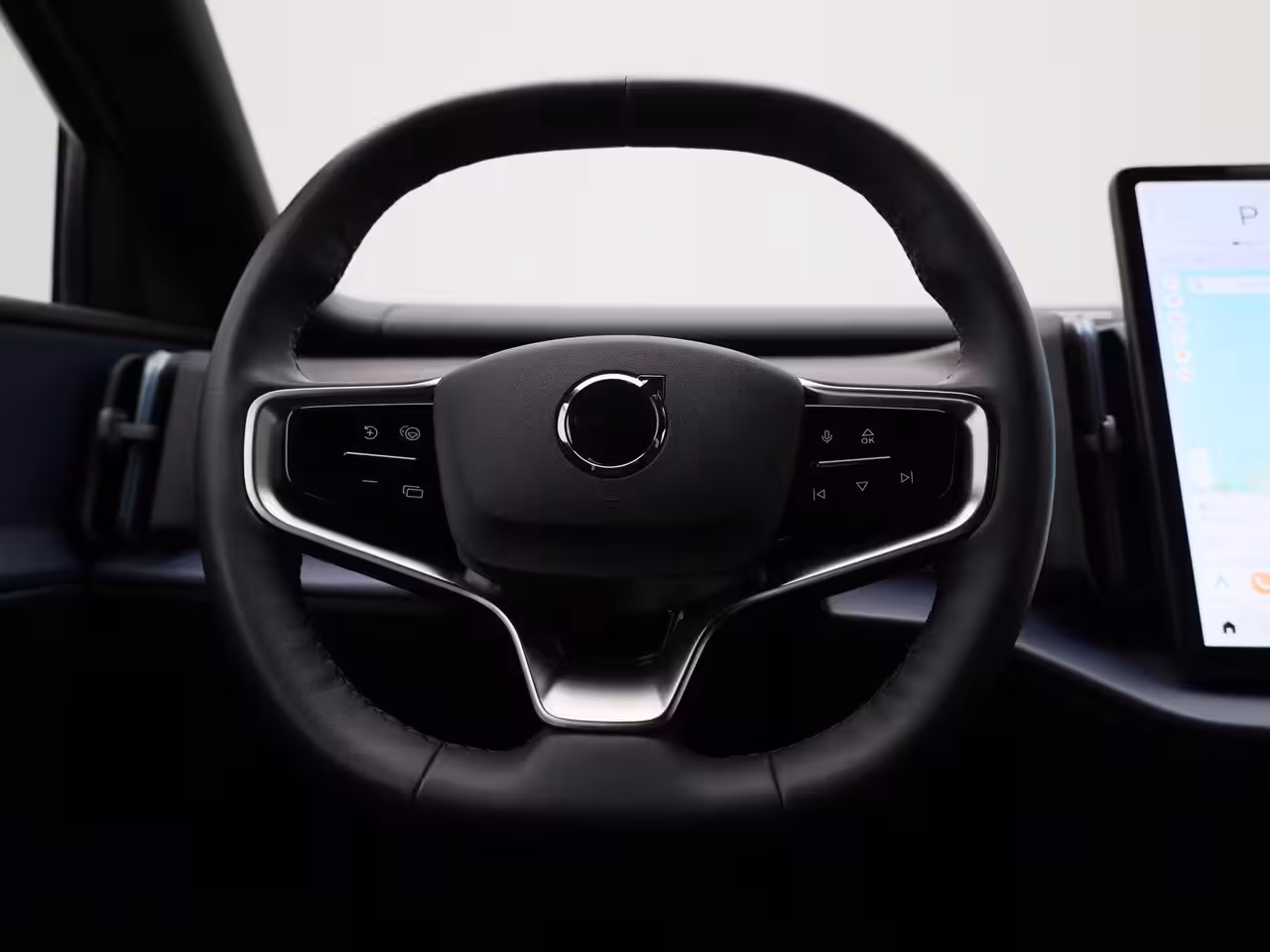 Volvo EX30 Single Motor Extended Range Plus | Trekhaak | SOH 96, 8 %