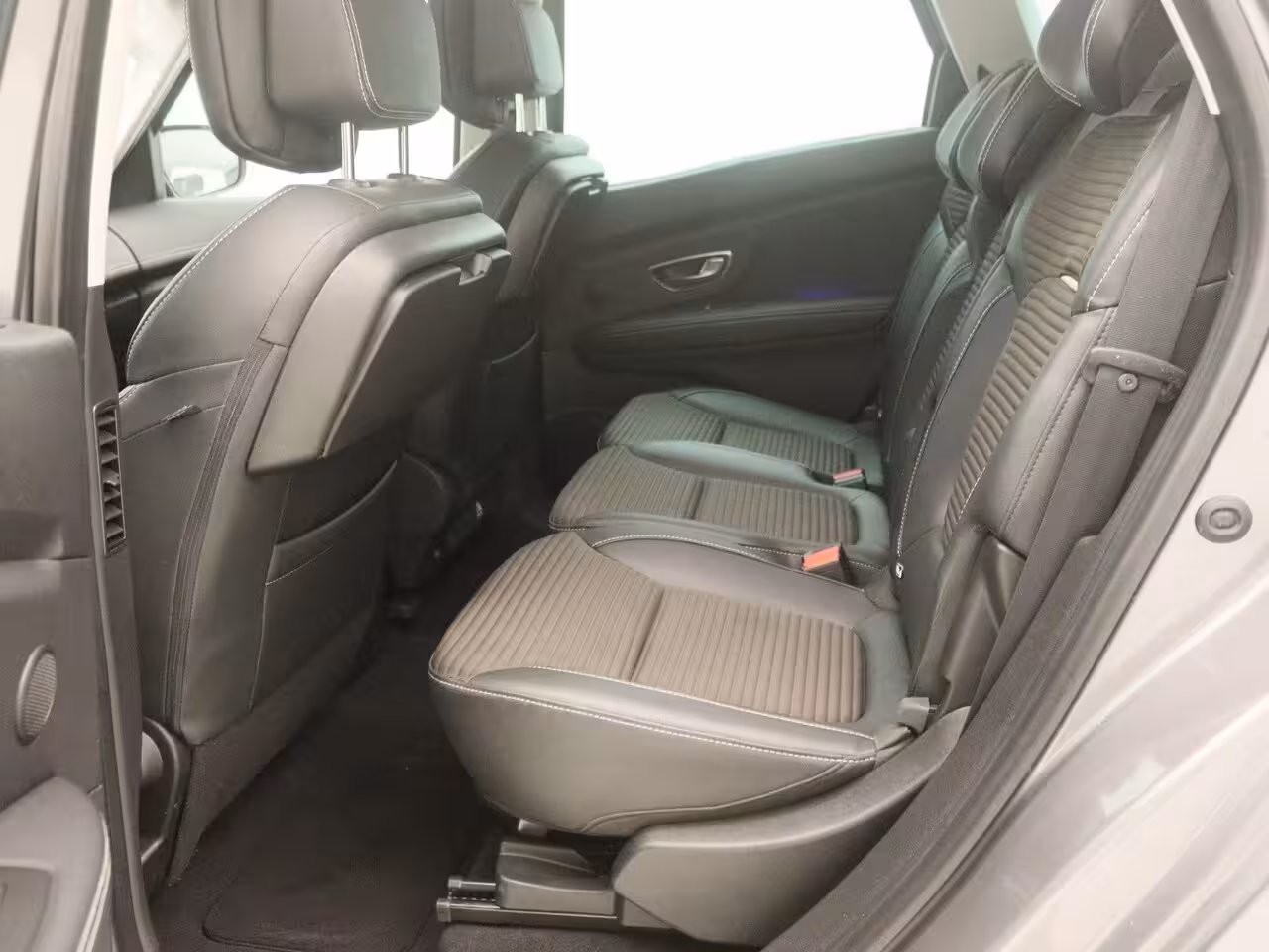 Renault Scénic TCe 140 EDC Automaat Bose | Easy Life Pack met sensoren rondom en achteruitrijcamera | Rui