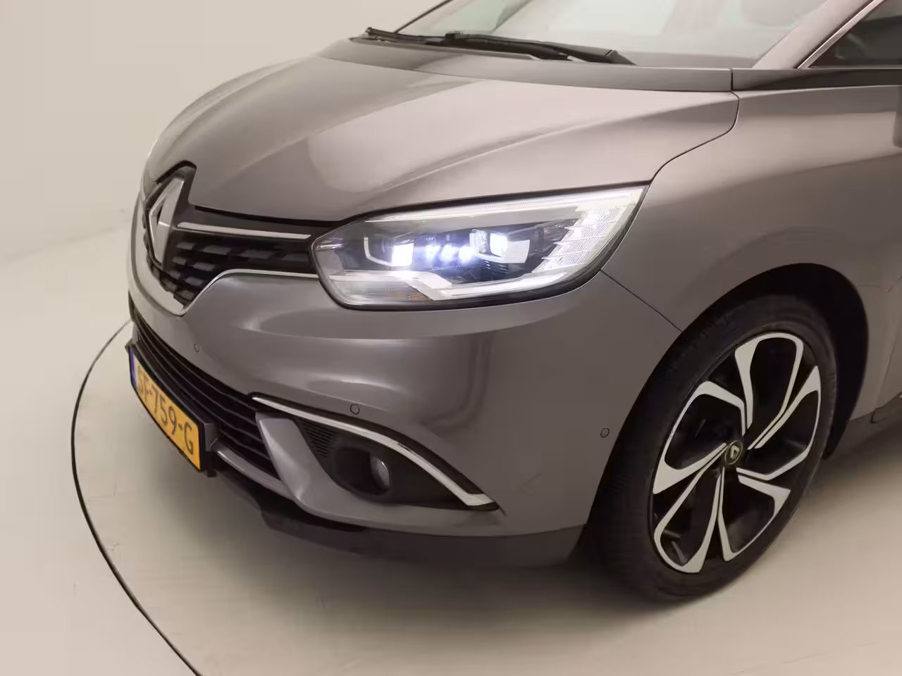 Renault Scénic TCe 140 EDC Automaat Bose | Easy Life Pack met sensoren rondom en achteruitrijcamera | Rui