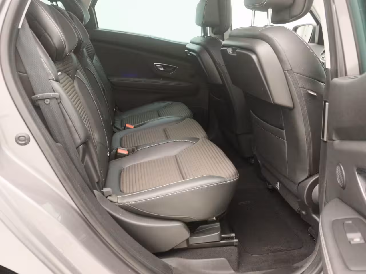 Renault Scénic TCe 140 EDC Automaat Bose | Easy Life Pack met sensoren rondom en achteruitrijcamera | Rui