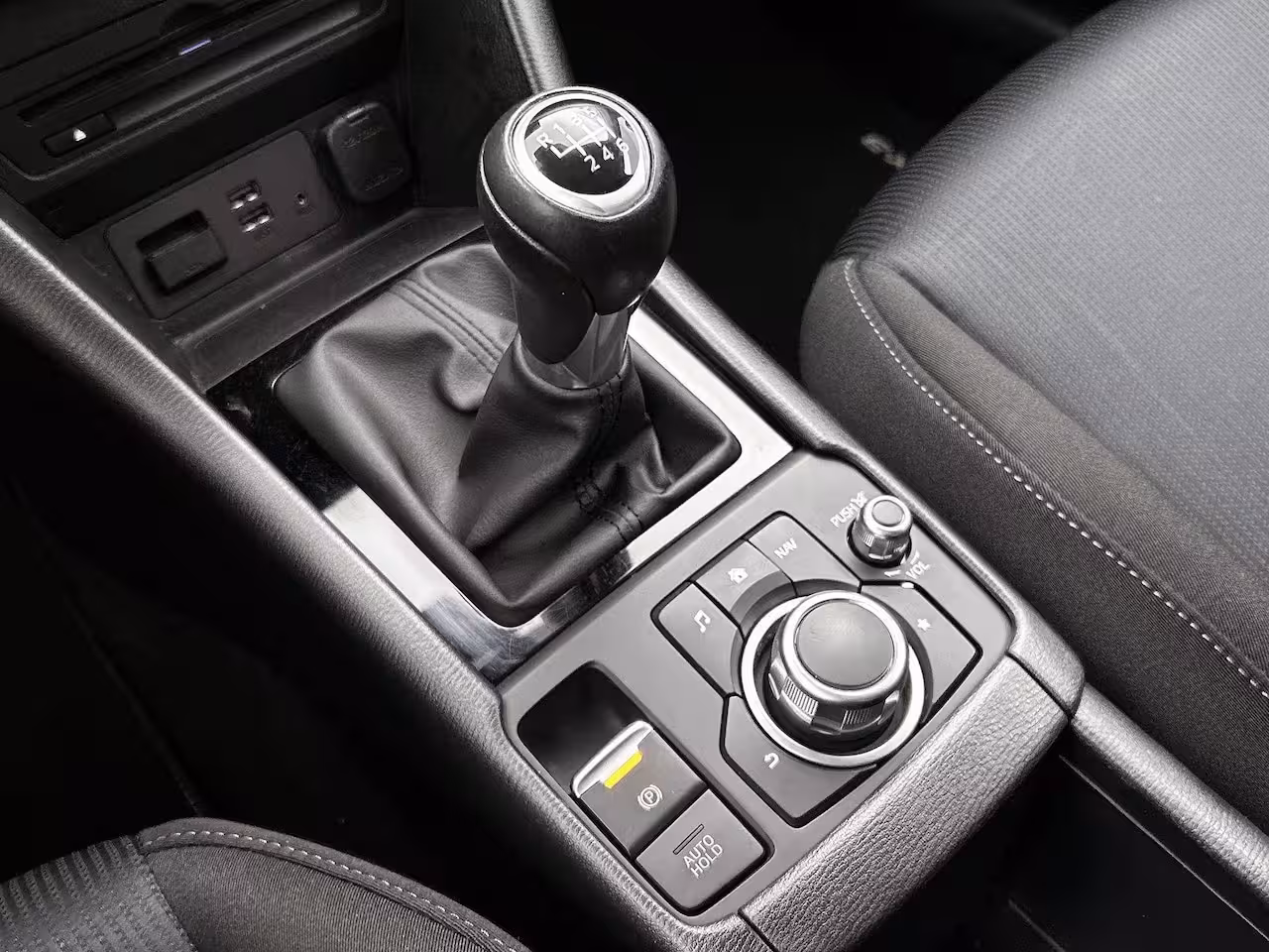Mazda CX-3 2.0 SkyActiv-G 121 Sportive | Stoel Verwarming | Extra Getint Glas | 18"LMV | Apple Carpla