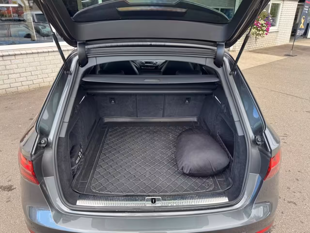 Audi RS4 2.9 TFSI RS4 QUATTRO Keramisch BenO Pano HUD Massage RS stoelen Alcantara Memory