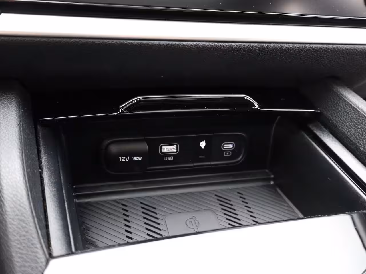 Kia Sportage 1.6 T-GDi Plug-in Hybrid AWD GT-Line | LUXE | Elek. achterklep | Navi | Glazen Schuif/Kant