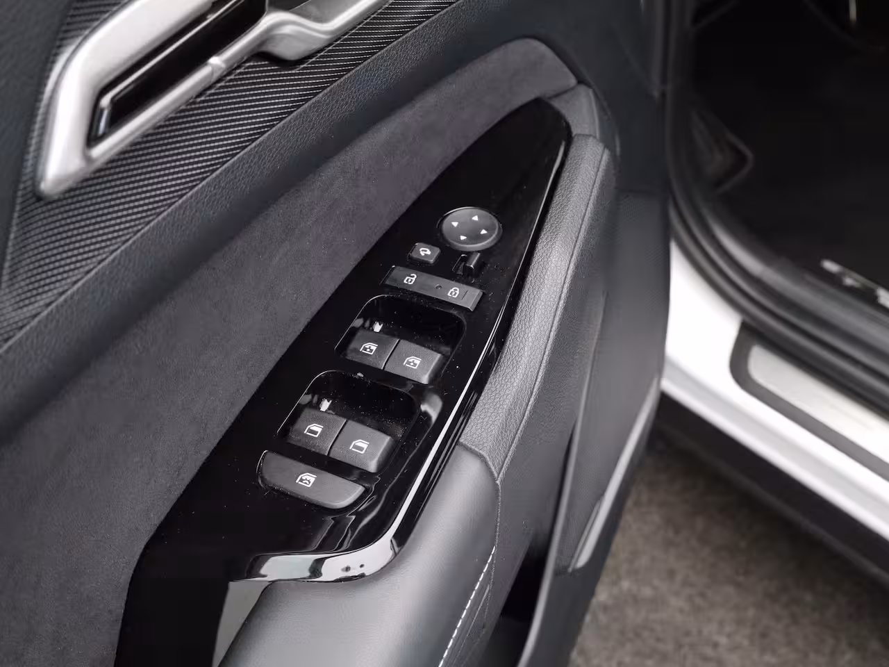 Kia Sportage 1.6 T-GDi Plug-in Hybrid AWD GT-Line | LUXE | Elek. achterklep | Navi | Glazen Schuif/Kant