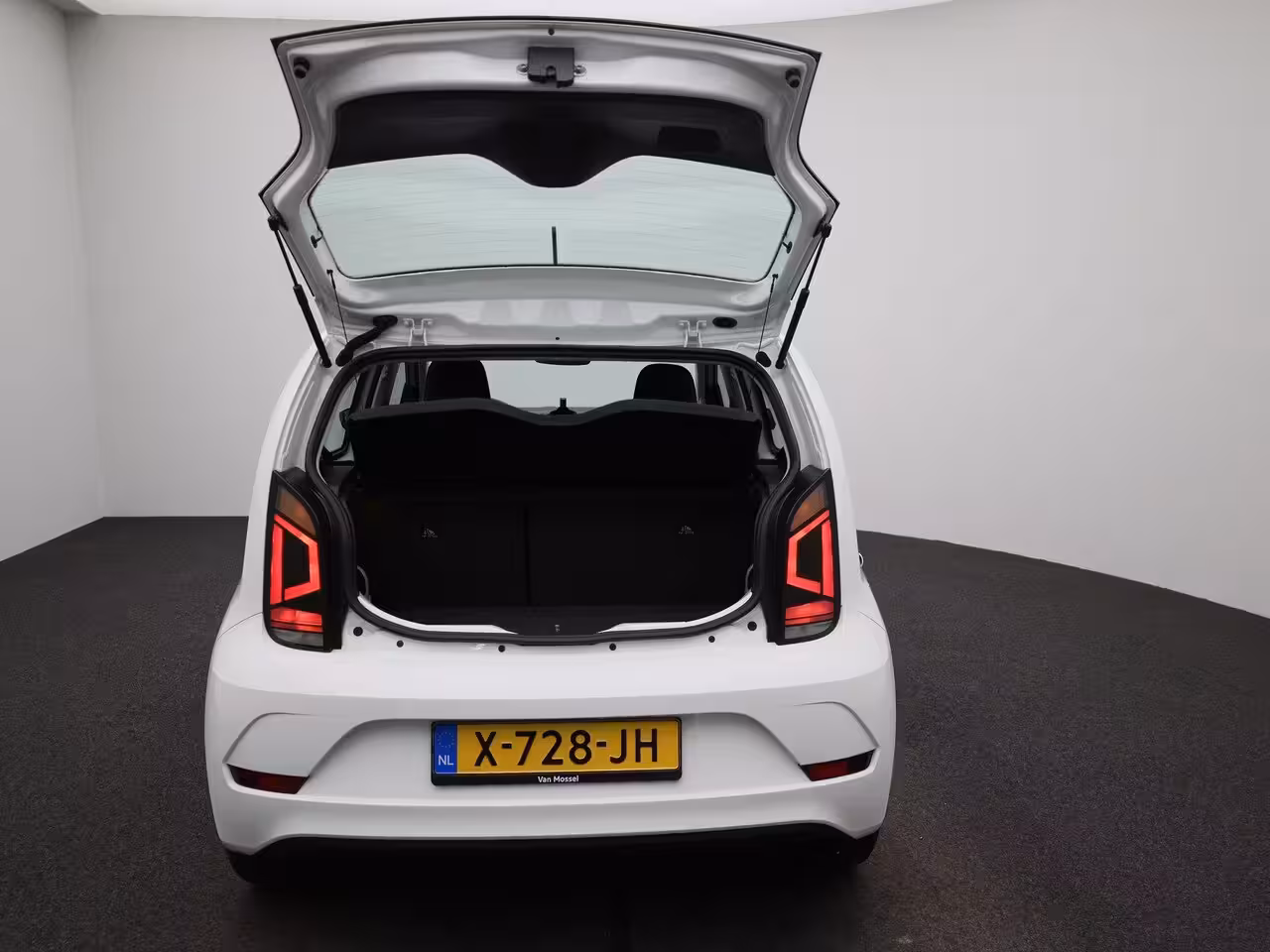 Volkswagen Up! 1.0 65PK | Origineel Nederlands | Airco | Radio DAB+ | Bluetooth | Lane Assist | 5 Deurs
