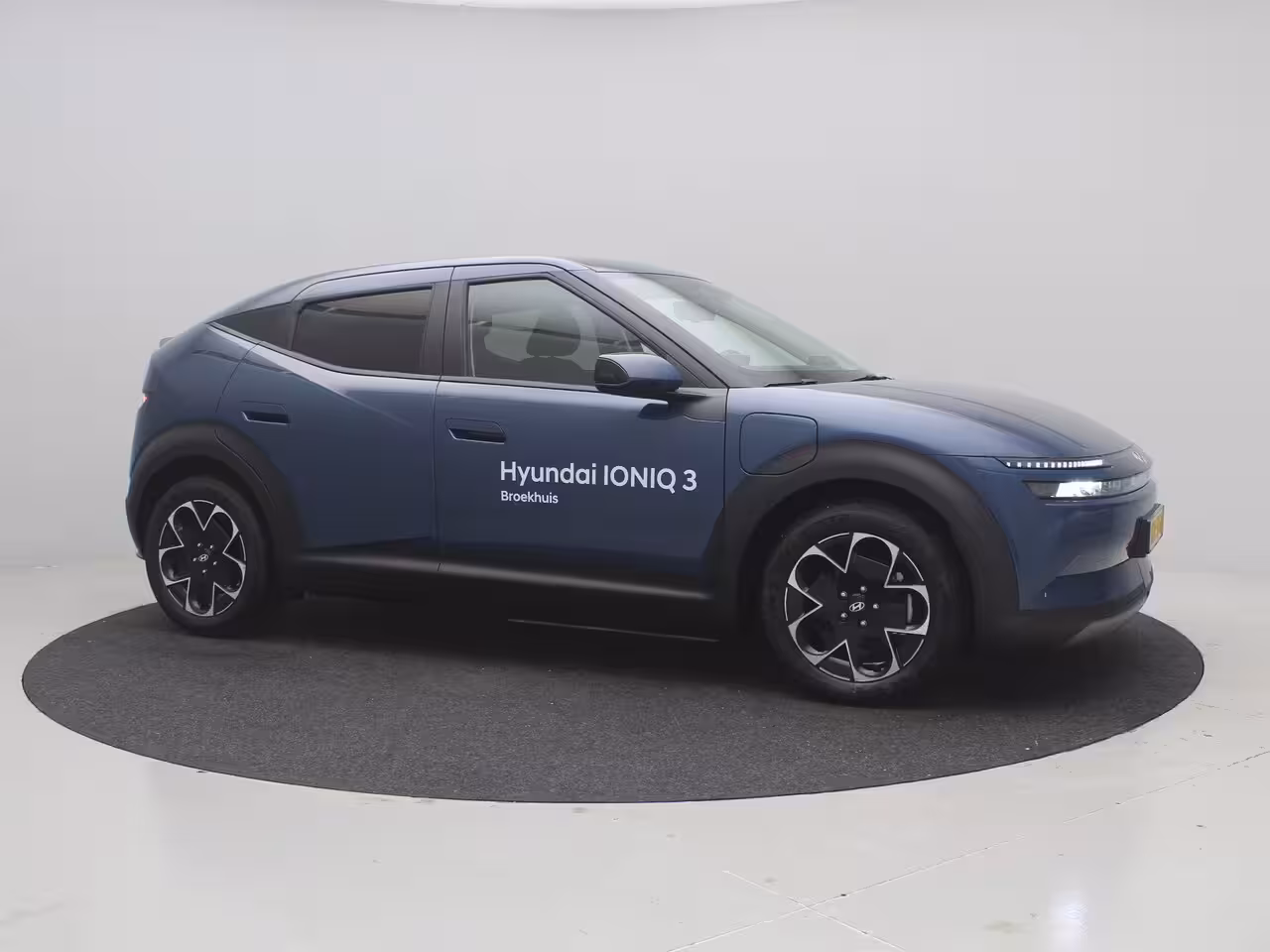 Hyundai IONIQ 3 Vision 61 kWh | Achteruitrijcamera | Airco (automatisch) | Apple Carplay/Android Auto|te
