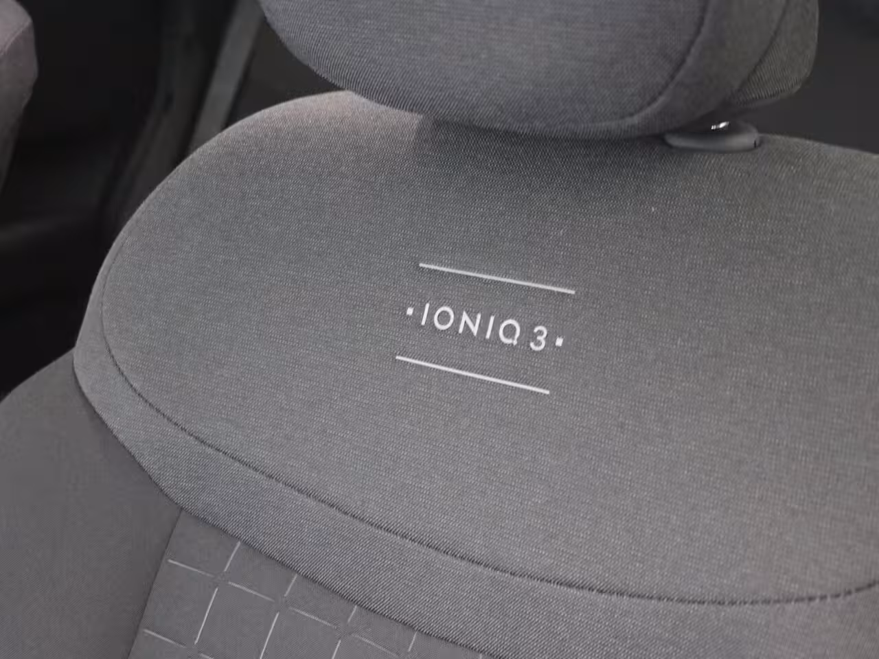 Hyundai IONIQ 3 Vision 61 kWh | Achteruitrijcamera | Airco (automatisch) | Apple Carplay/Android Auto|te