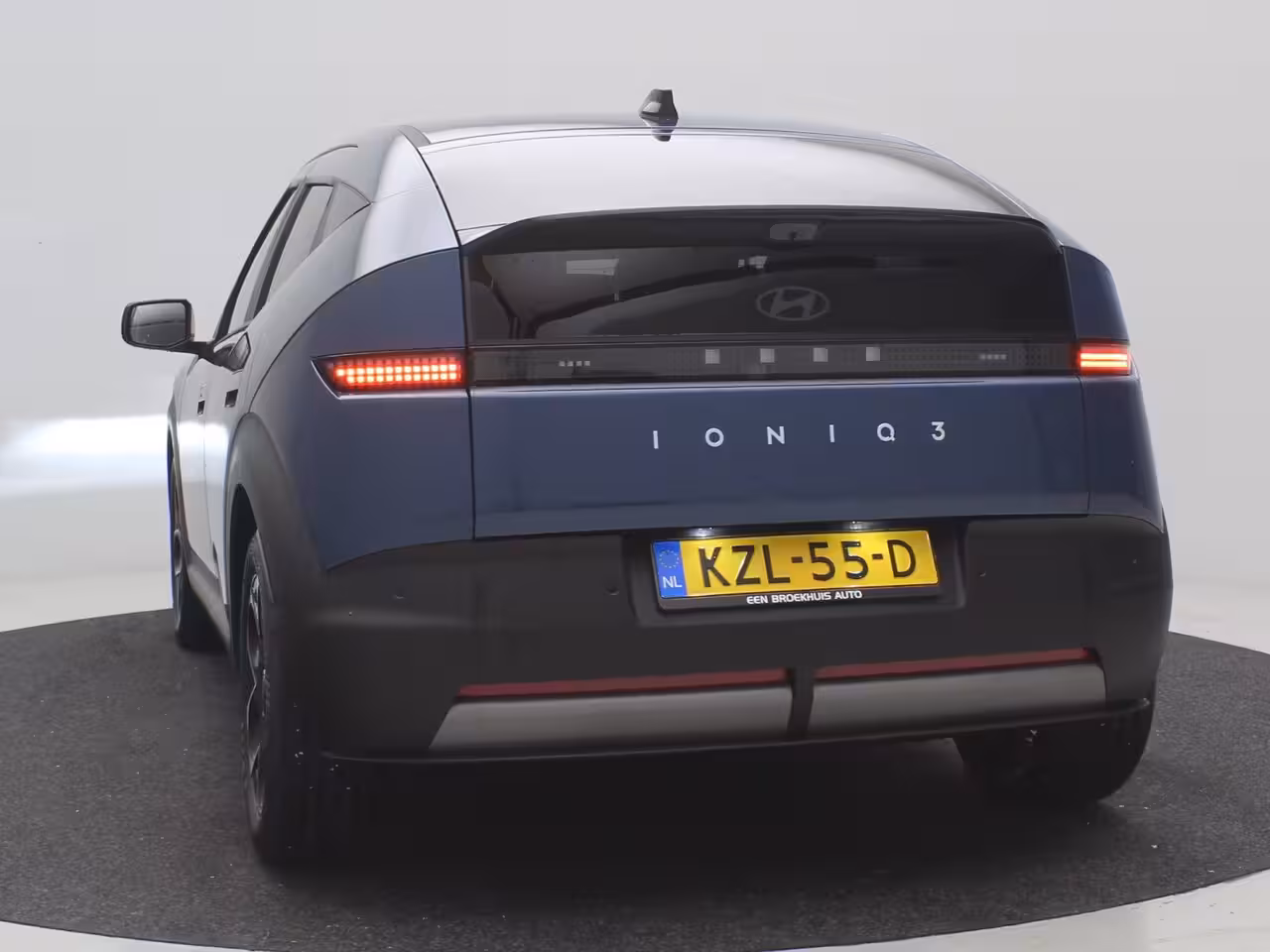 Hyundai IONIQ 3 Vision 61 kWh | Achteruitrijcamera | Airco (automatisch) | Apple Carplay/Android Auto|te