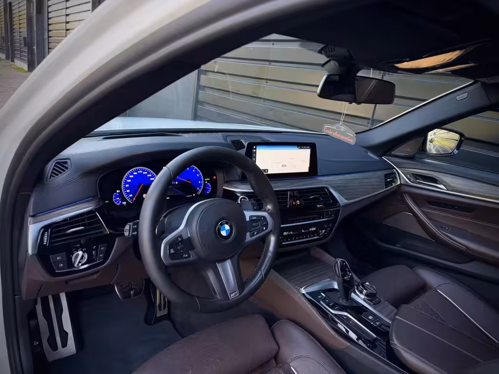 BMW 5-serie Touring 530i M-PERF. PANO|HUD|360|H/K|NAPPA|VENTILATIE