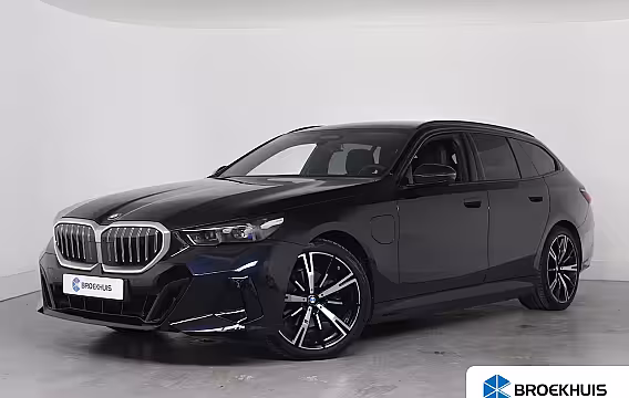 BMW 5-serie Touring 530e M Sport Edition | Harman/Kardon | Panoramadak | Memoryzetels | Luchtvering | LED | Sf