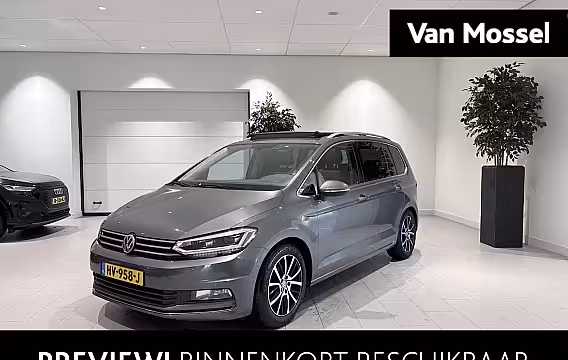 Volkswagen Touran 1.4 TSI Highline | Carplay | Achteruitrijcamera | Panoramisch-schuifdak | Parkeersensoren