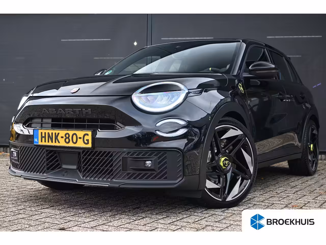 Abarth 600e Turismo 54 kWh 96%SOH | Navigatie by App | Parkeersensoren | Full-LED |