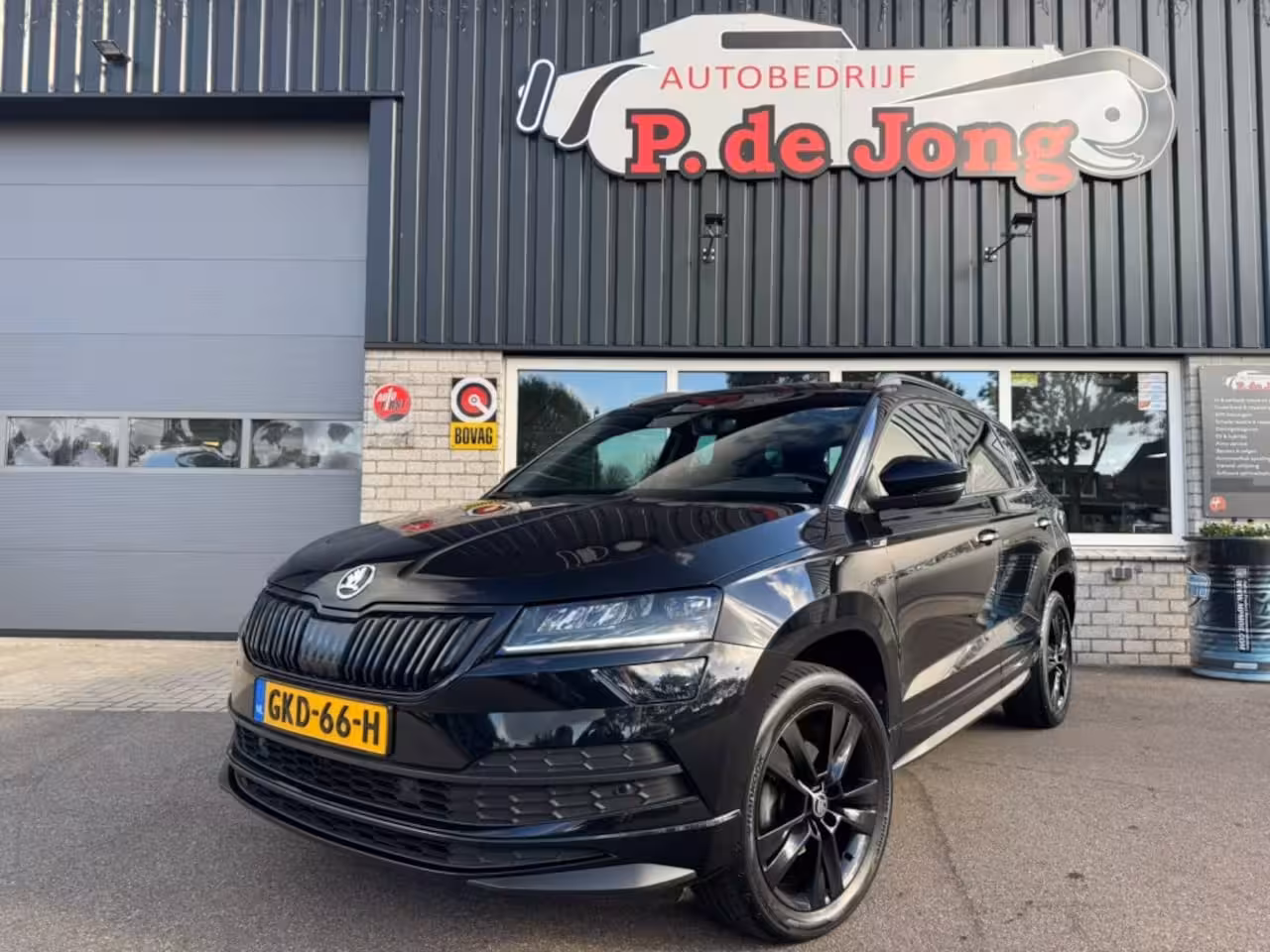 Skoda Karoq 1.5 TSI SPORTLINE Sportstoelen Zwartoptiek Stoelverw. voor/achter Keyless Sfeerverl