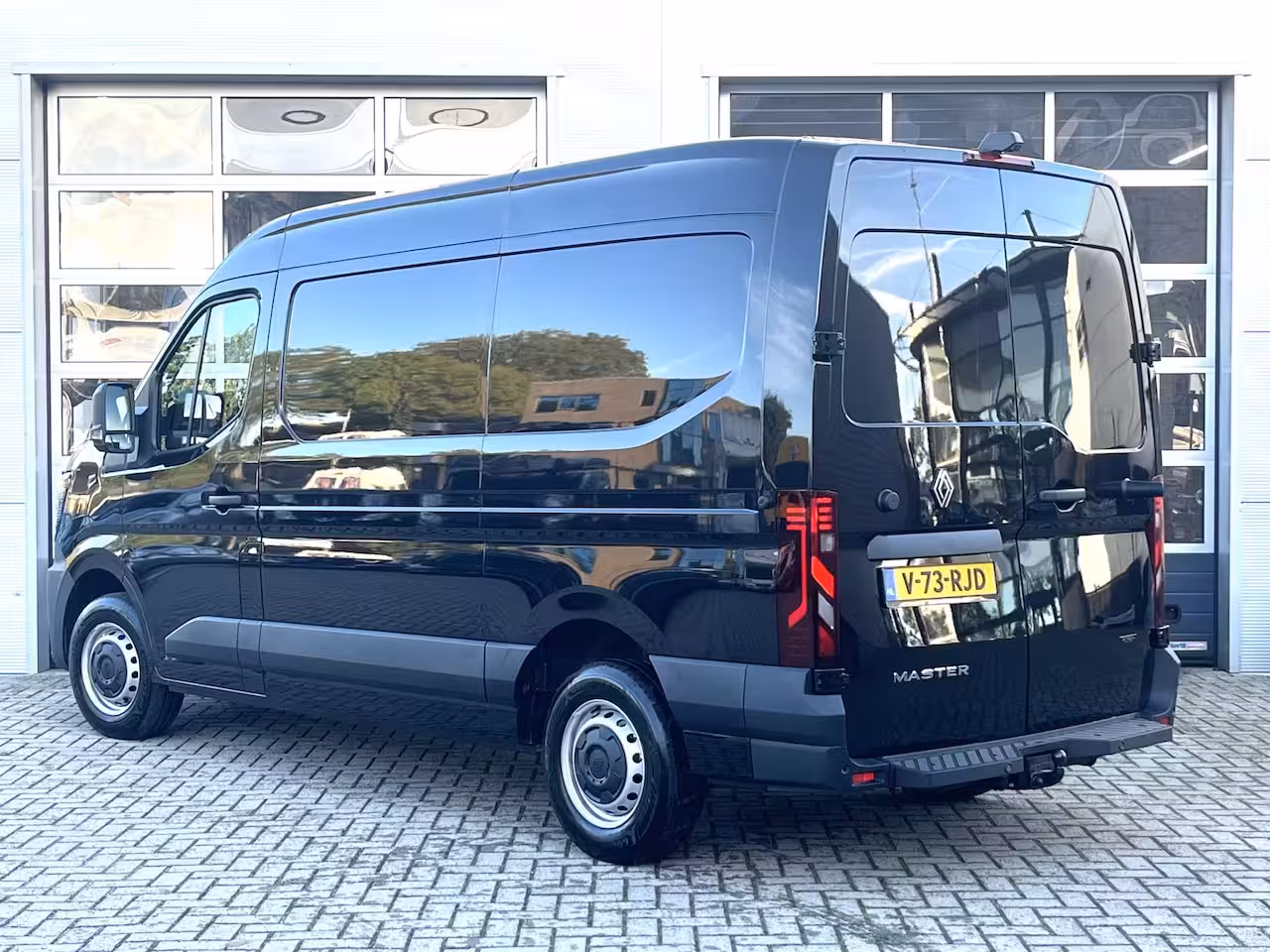 Renault Master E-Tech T35 L2H2 Extra long range 87 kWh | Betimmering | Navigatie | PDC Voor en Achter + Achterui