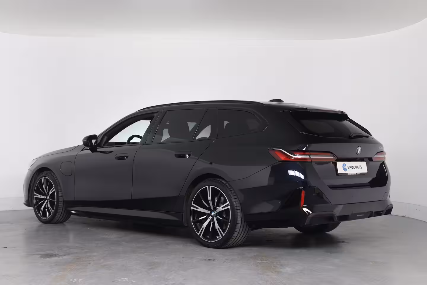 BMW 5-serie Touring 530e M Sport Edition | Harman/Kardon | Panoramadak | Memoryzetels | Luchtvering | LED | Sf
