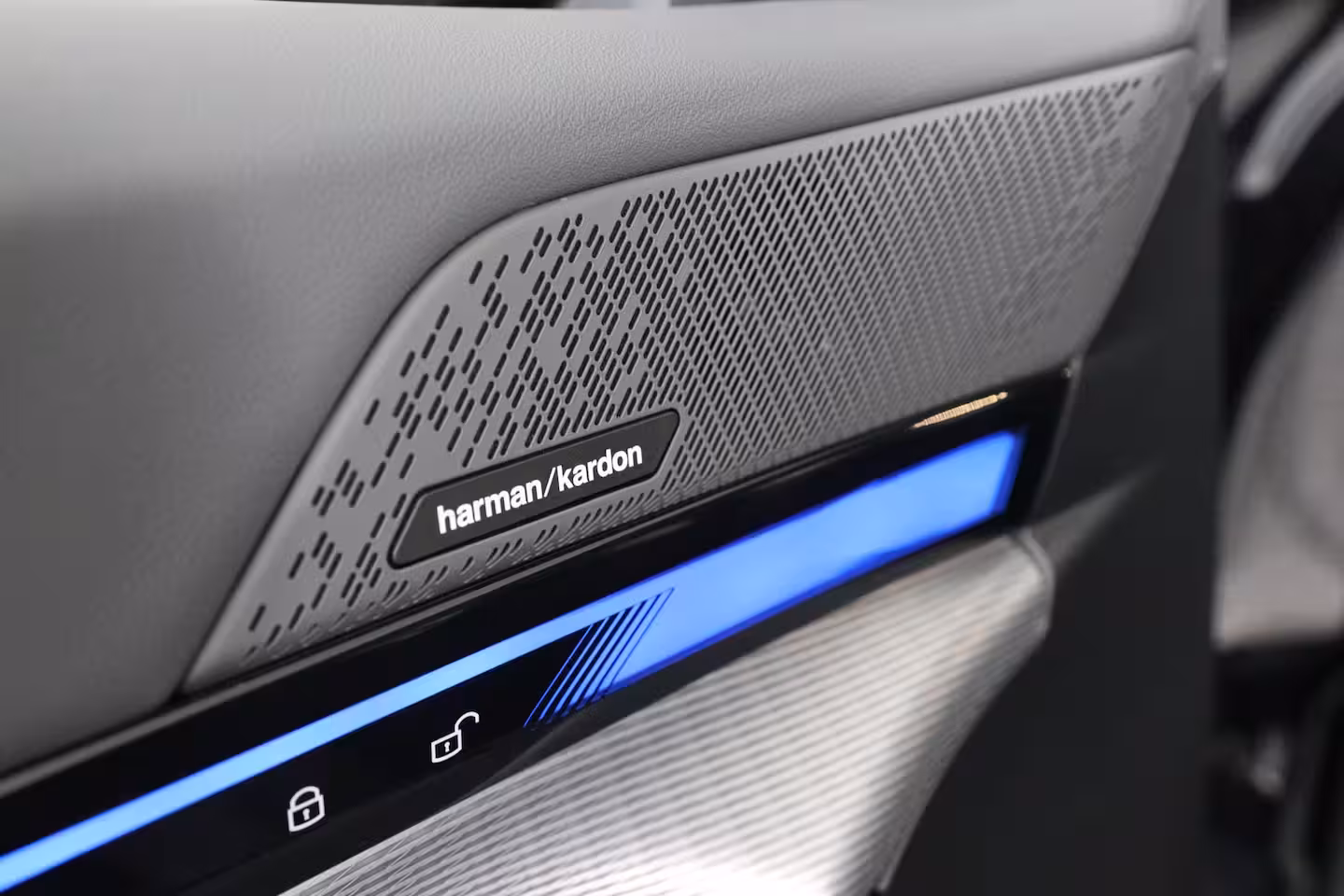 BMW 5-serie Touring 530e M Sport Edition | Harman/Kardon | Panoramadak | Memoryzetels | Luchtvering | LED | Sf