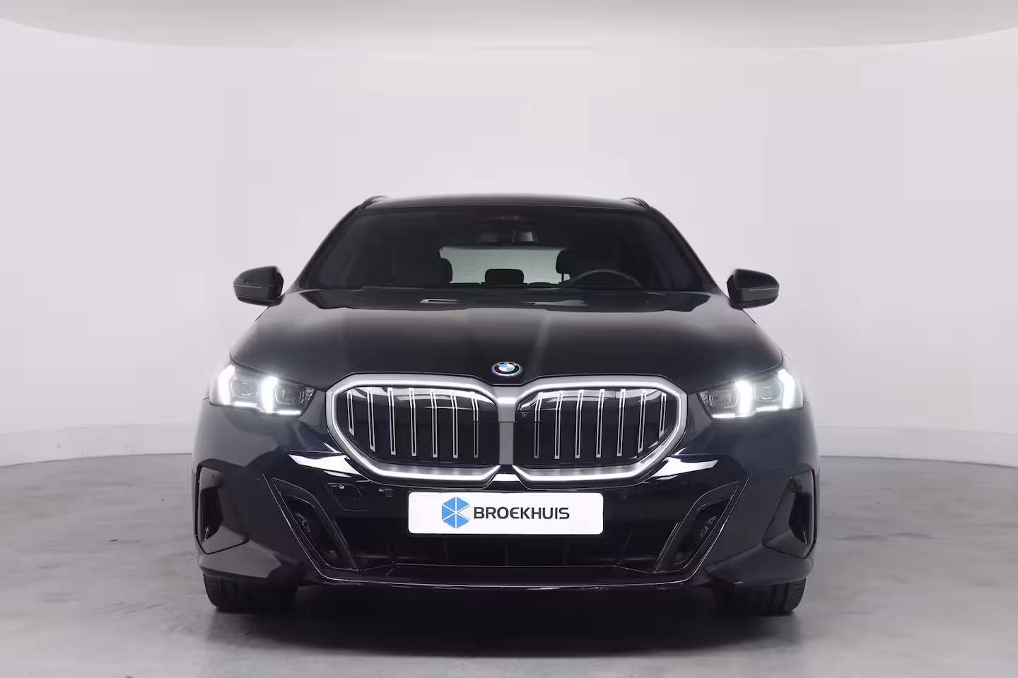 BMW 5-serie Touring 530e M Sport Edition | Harman/Kardon | Panoramadak | Memoryzetels | Luchtvering | LED | Sf