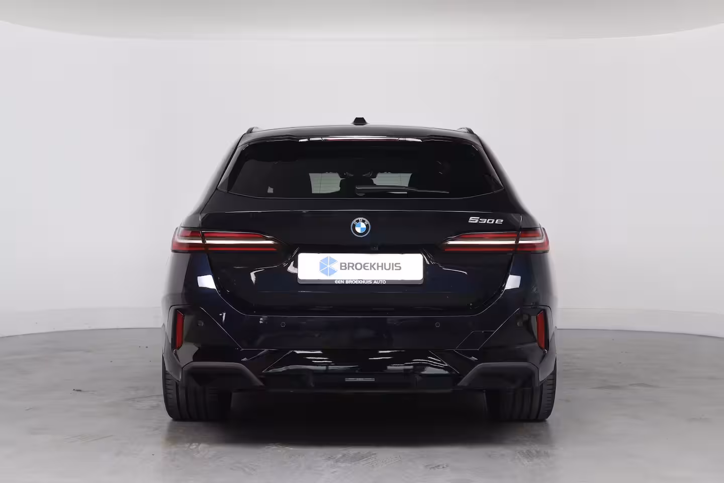 BMW 5-serie Touring 530e M Sport Edition | Harman/Kardon | Panoramadak | Memoryzetels | Luchtvering | LED | Sf