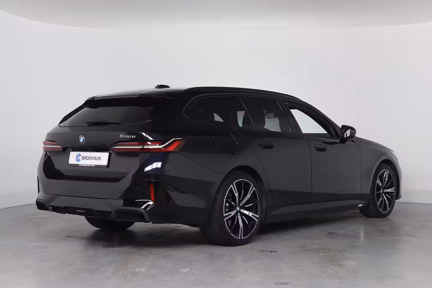 BMW 5-serie Touring 530e M Sport Edition | Harman/Kardon | Panoramadak | Memoryzetels | Luchtvering | LED | Sf
