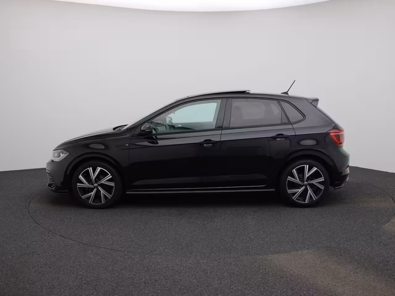 Volkswagen Polo 1.0 TSI R-Line 110 PK | R-Line | Automaat | Navigatie | Digital Cockpit Pro | Panoramadak