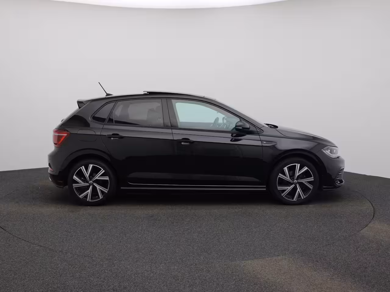 Volkswagen Polo 1.0 TSI R-Line 110 PK | R-Line | Automaat | Navigatie | Digital Cockpit Pro | Panoramadak