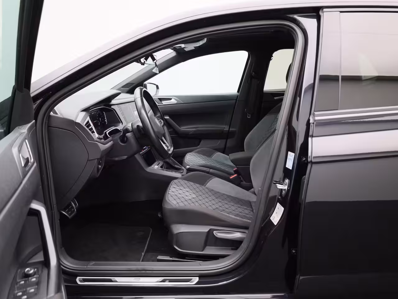 Volkswagen Polo 1.0 TSI R-Line 110 PK | R-Line | Automaat | Navigatie | Digital Cockpit Pro | Panoramadak