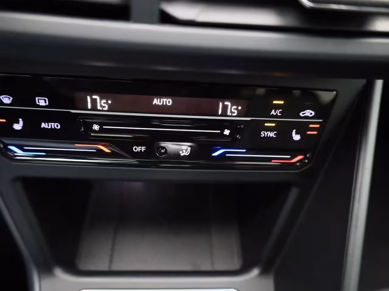 Volkswagen Polo 1.0 TSI R-Line 110 PK | R-Line | Automaat | Navigatie | Digital Cockpit Pro | Panoramadak